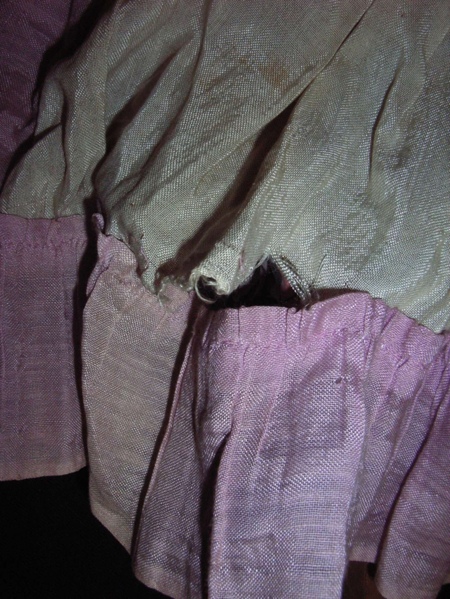 Strappo nella gonna prima del restauro